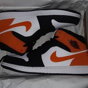 Jordan 1s shattered backboard